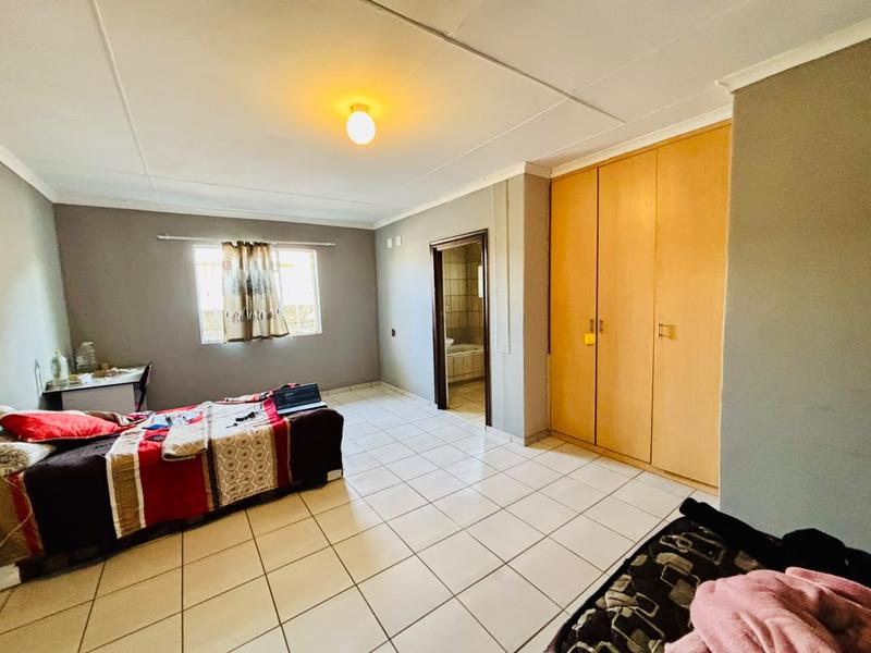 11 Bedroom Property for Sale in Brandwag Free State